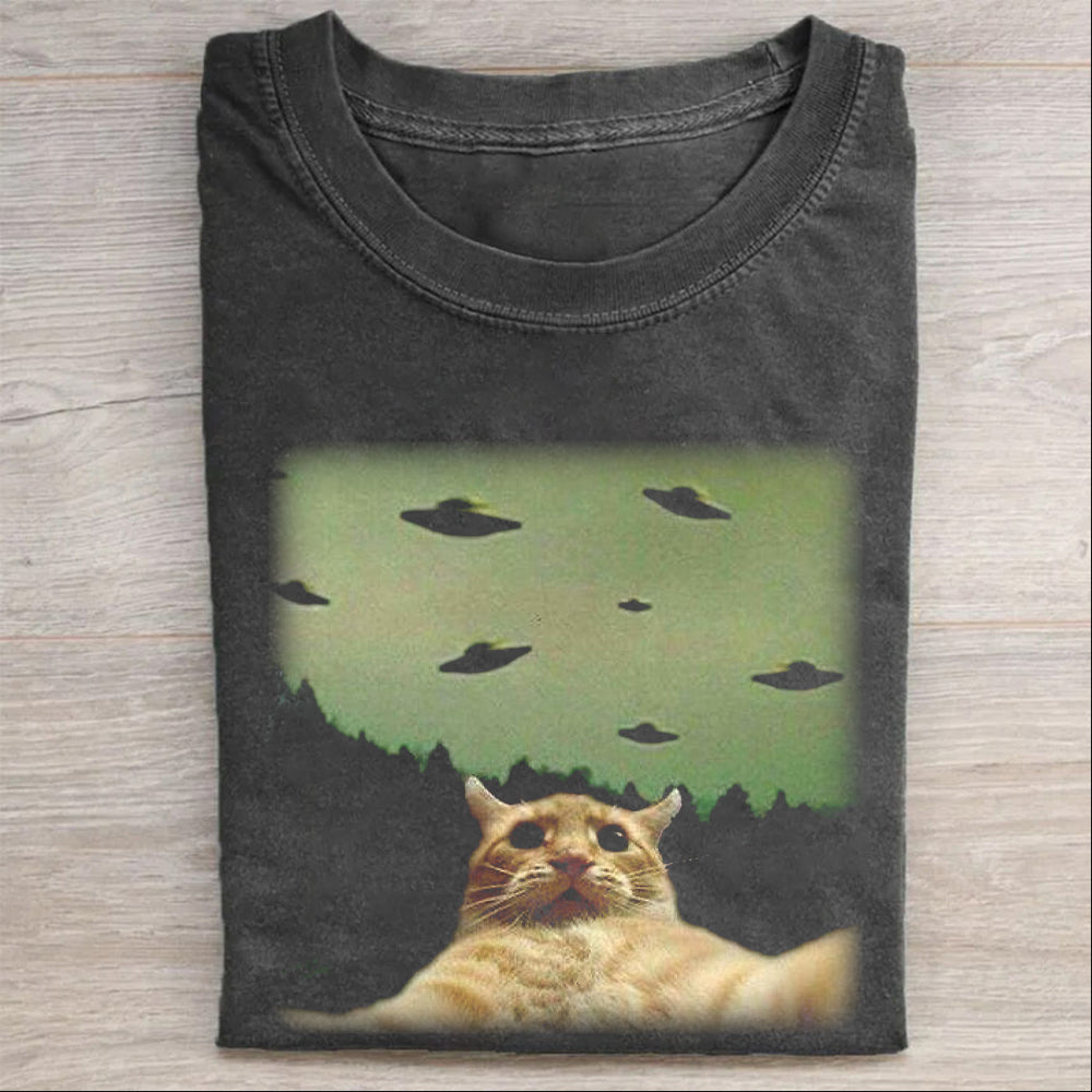 Cat-selfie-with-UFO-washed cotton T-shirt