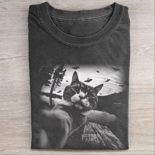 Cat-selfie-with-UFO-washed cotton T-shirt