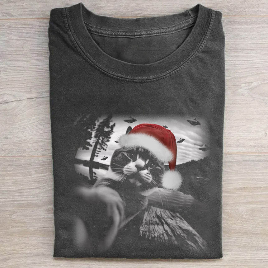 Christmas Cat Selfle With UFO Art Acid Wash Tee