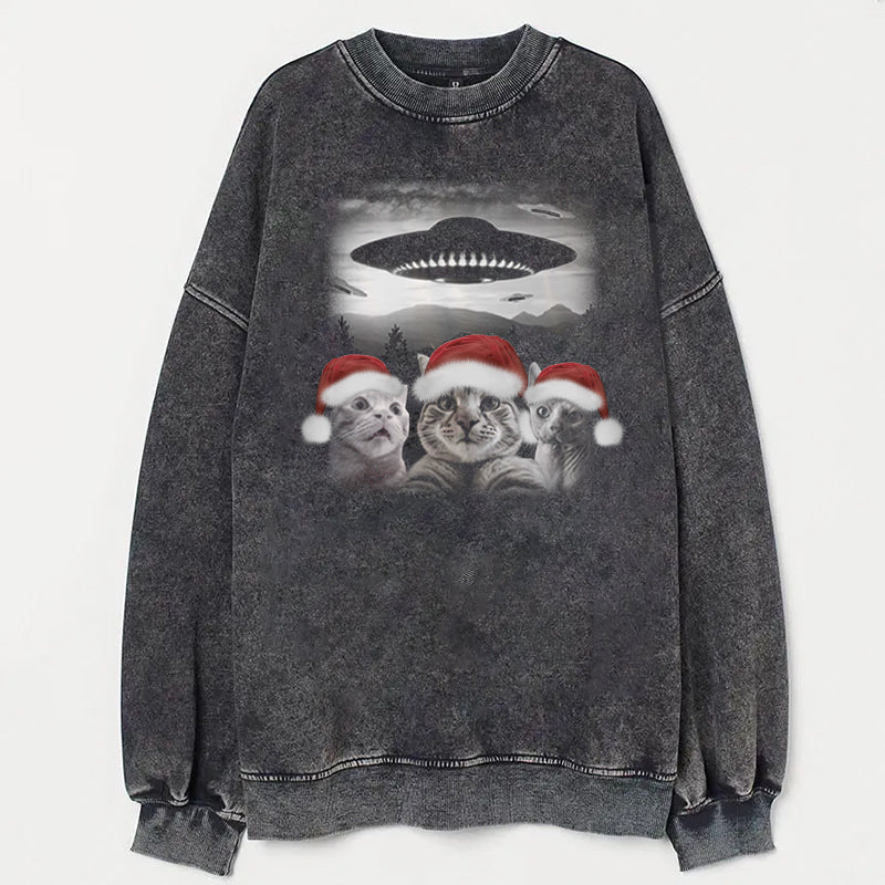 Christmas Cat Selfle With UFO Art Acid Wash Sweatshirt