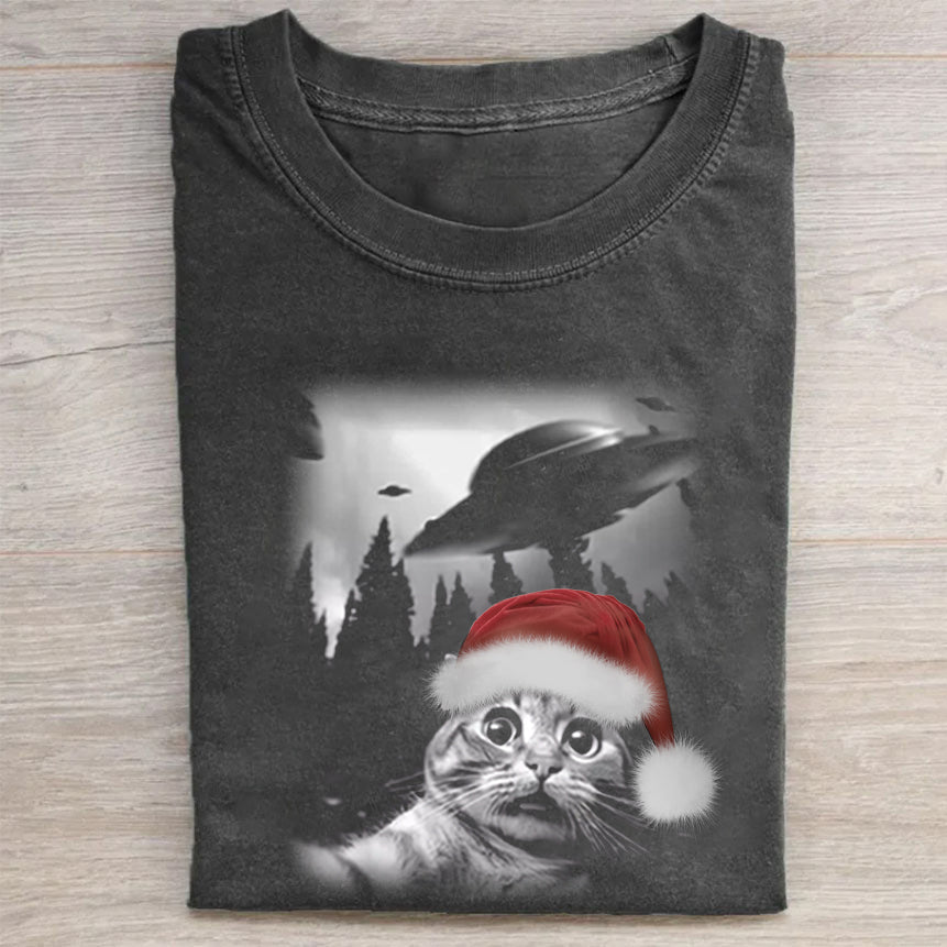 Christmas Cat Selfle With UFO Art Acid Wash Tee