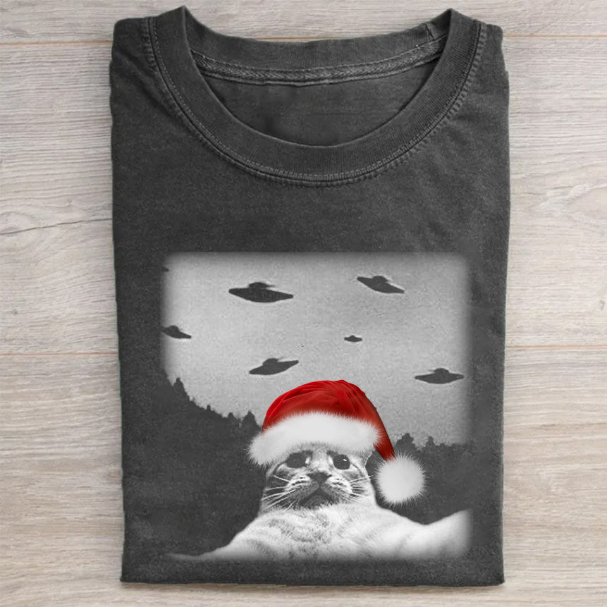 Christmas Cat Selfle With UFO Art Acid Wash Tee