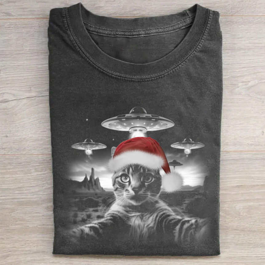 Christmas Cat Selfle With UFO Art Acid Wash Tee